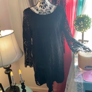 XHILIRATION XL LINED LACE SHIFT DRESS